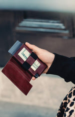 Charger l'image dans la galerie, Porte Cartes Airtag "GeoGuard" en cuir marron de haute qualité