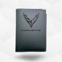 Porte carte grise Corvette – étui simili cuir gravure laser Atelier Guillot