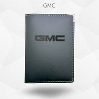 Porte carte grise GMC – étui simili cuir gravure laser Atelier Guillot