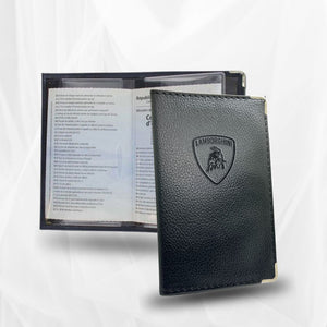 Porte carte grise Lamborghini de couleur noir et en matière simili cuir