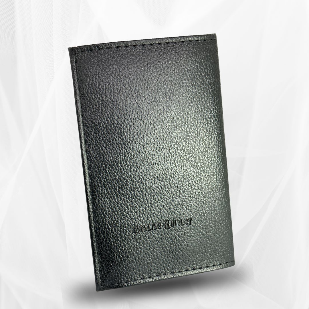 porte carte grise en simili cuir de la marque Atelier Guillot