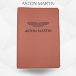 Porte-document voiture Aston Martin – simili cuir gravure laser Atelier Guillot