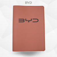 Porte-document voiture BYD – simili cuir gravure laser Atelier Guillot