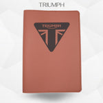 Porte-document moto Triumph – simili cuir gravure laser Atelier Guillot