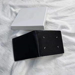 Charger l&#39;image dans la galerie, emballage minimaliste pour un porte cartes de luxe en cuir de vachette 
