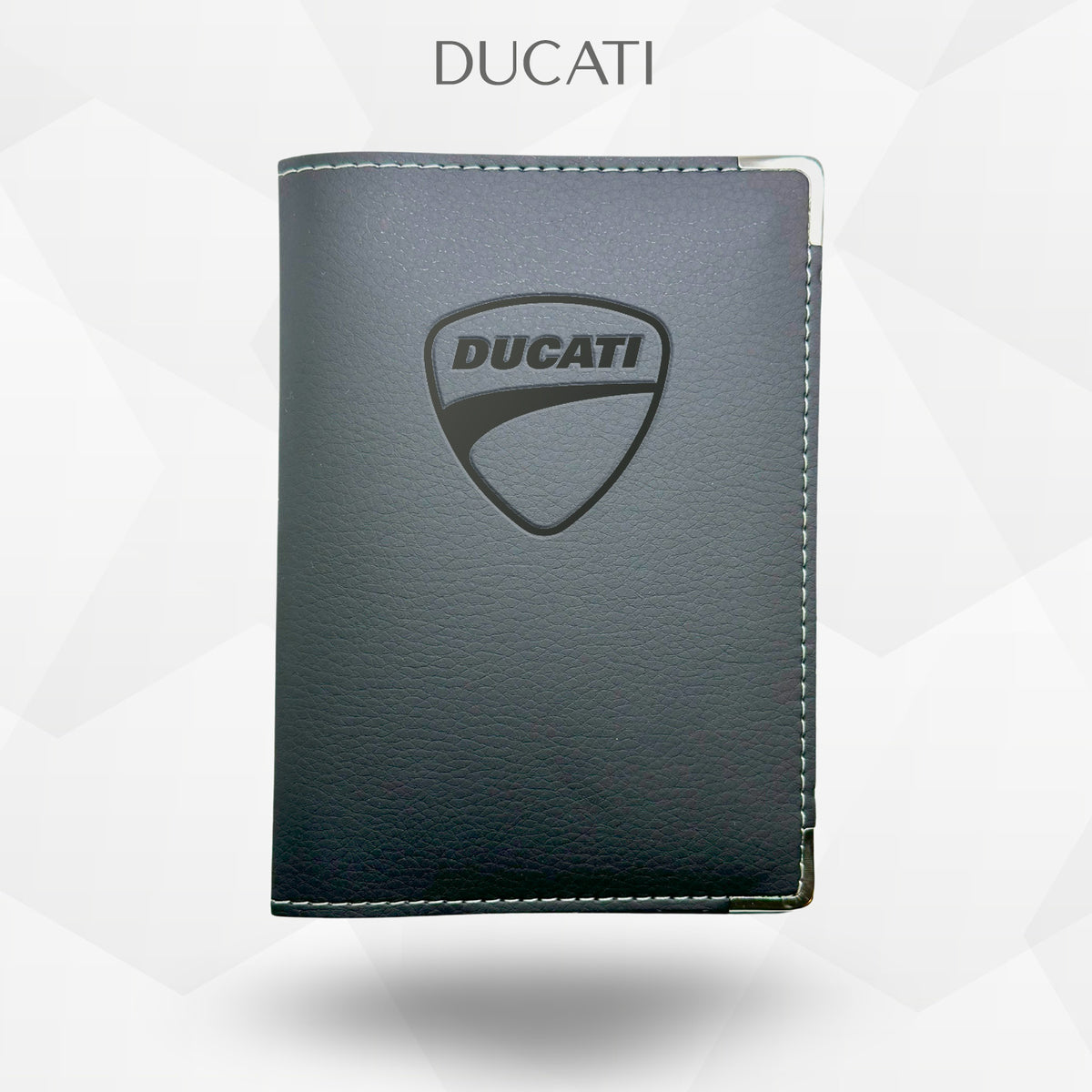 Porte carte grise Ducati – étui simili cuir gravure laser Atelier Guillot