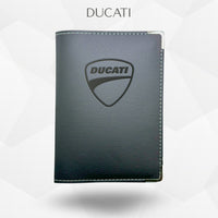 Porte carte grise Ducati – étui simili cuir gravure laser Atelier Guillot