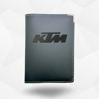 Porte carte grise KTM – étui simili cuir gravure laser Atelier Guillot