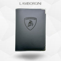 Porte carte grise Lamborghini – étui simili cuir gravure laser Atelier Guillot