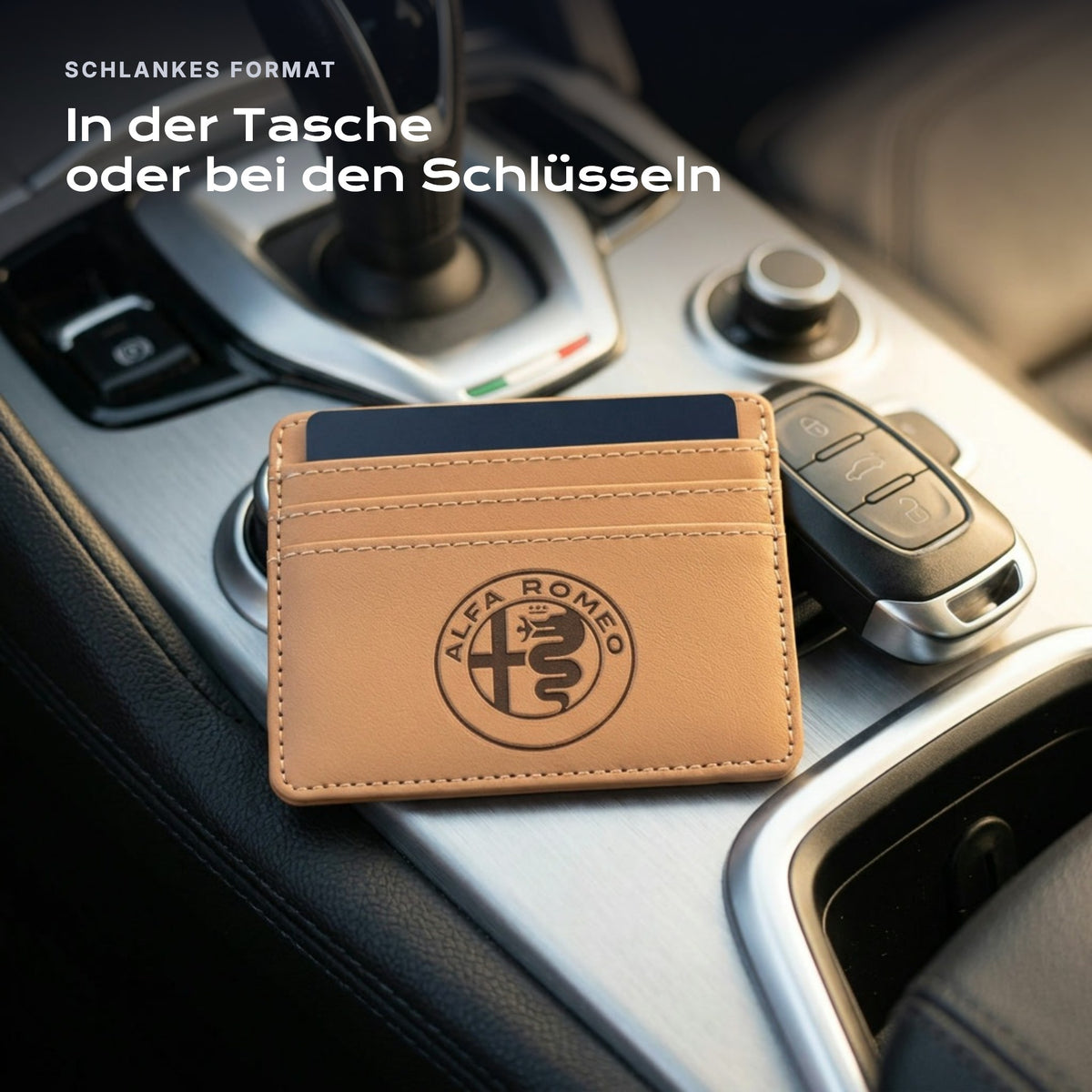 Kartenetui Alfa-Romeo neben einem Schlüssel, schlankes Format