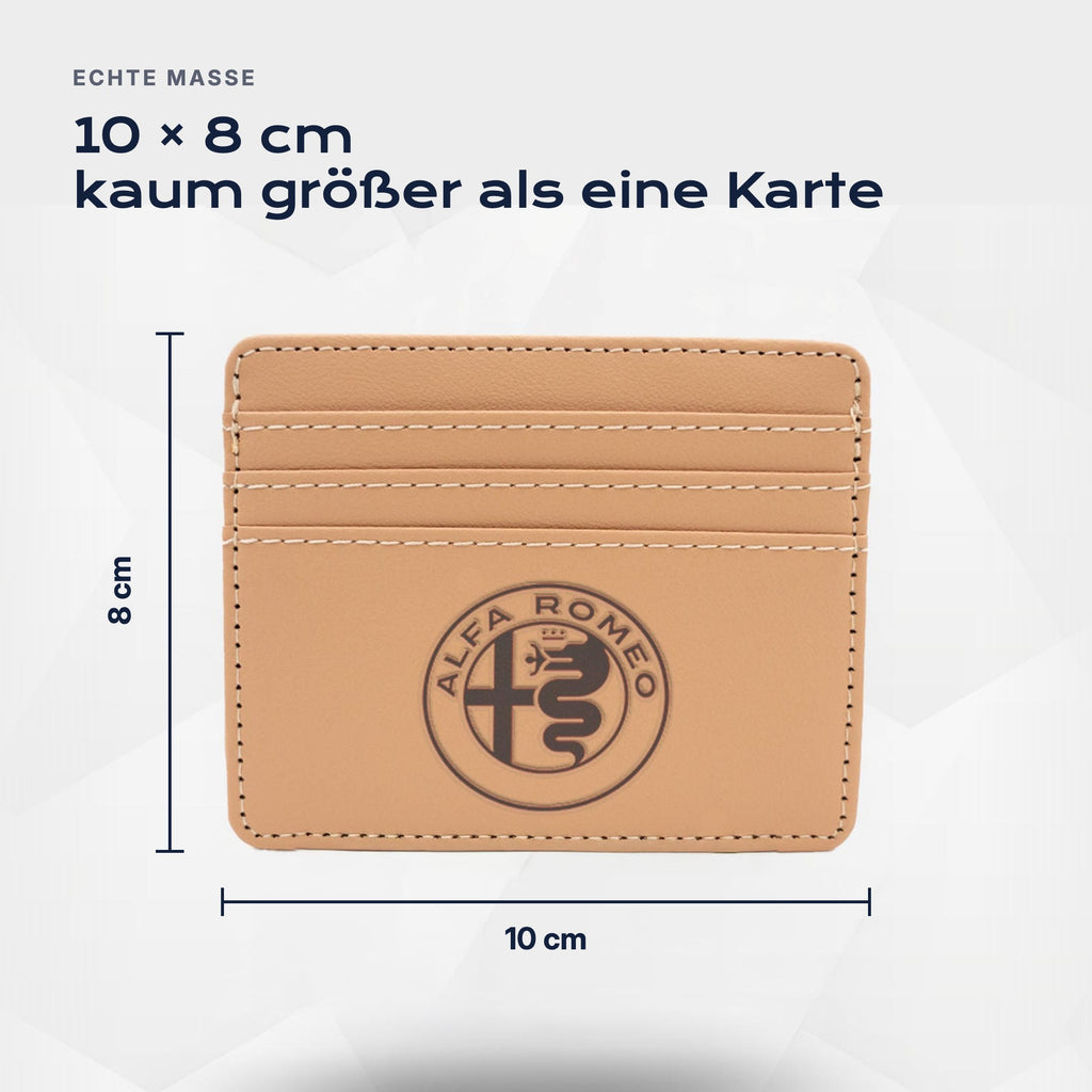 Kartenetui Alfa-Romeo von Atelier Guillot: 10 × 8 cm, kaum größer als eine Karte