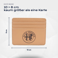 Kartenetui Alfa-Romeo von Atelier Guillot: 10 × 8 cm, kaum größer als eine Karte