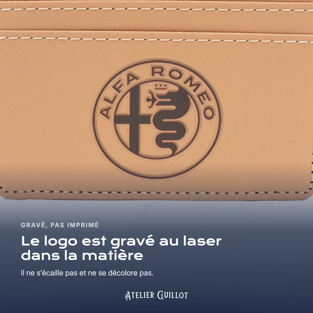 Logo Alfa-Romeo gravé au laser dans le simili cuir