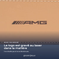 Logo AMG gravé au laser dans le simili cuir