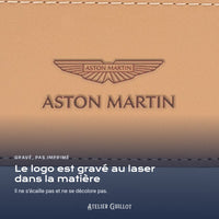 Logo Aston-Martin gravé au laser dans le simili cuir