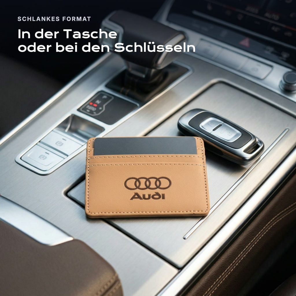 Kartenetui Audi neben einem Schlüssel, schlankes Format