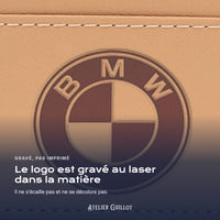 Logo gravé au laser dans le simili cuir