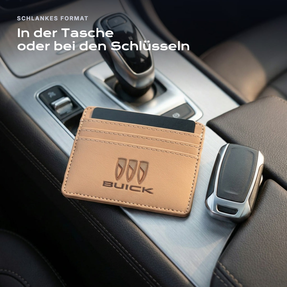 Kartenetui Buick neben einem Schlüssel, schlankes Format