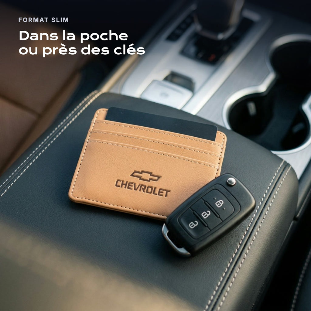 Porte-carte bancaire Chevrolet près d'une clé, format slim