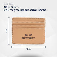 Kartenetui Chevrolet von Atelier Guillot: 10 × 8 cm, kaum größer als eine Karte