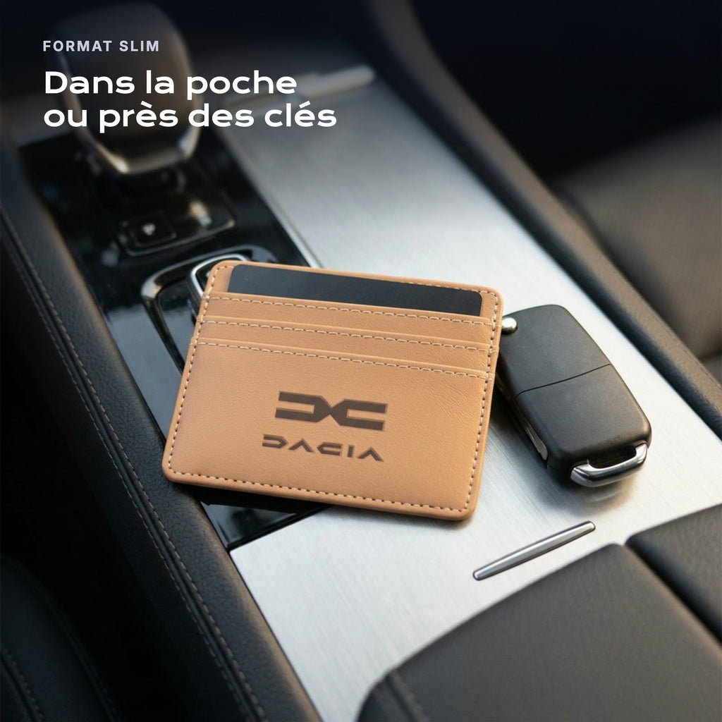 Porte-carte bancaire Dacia près d'une clé, format slim