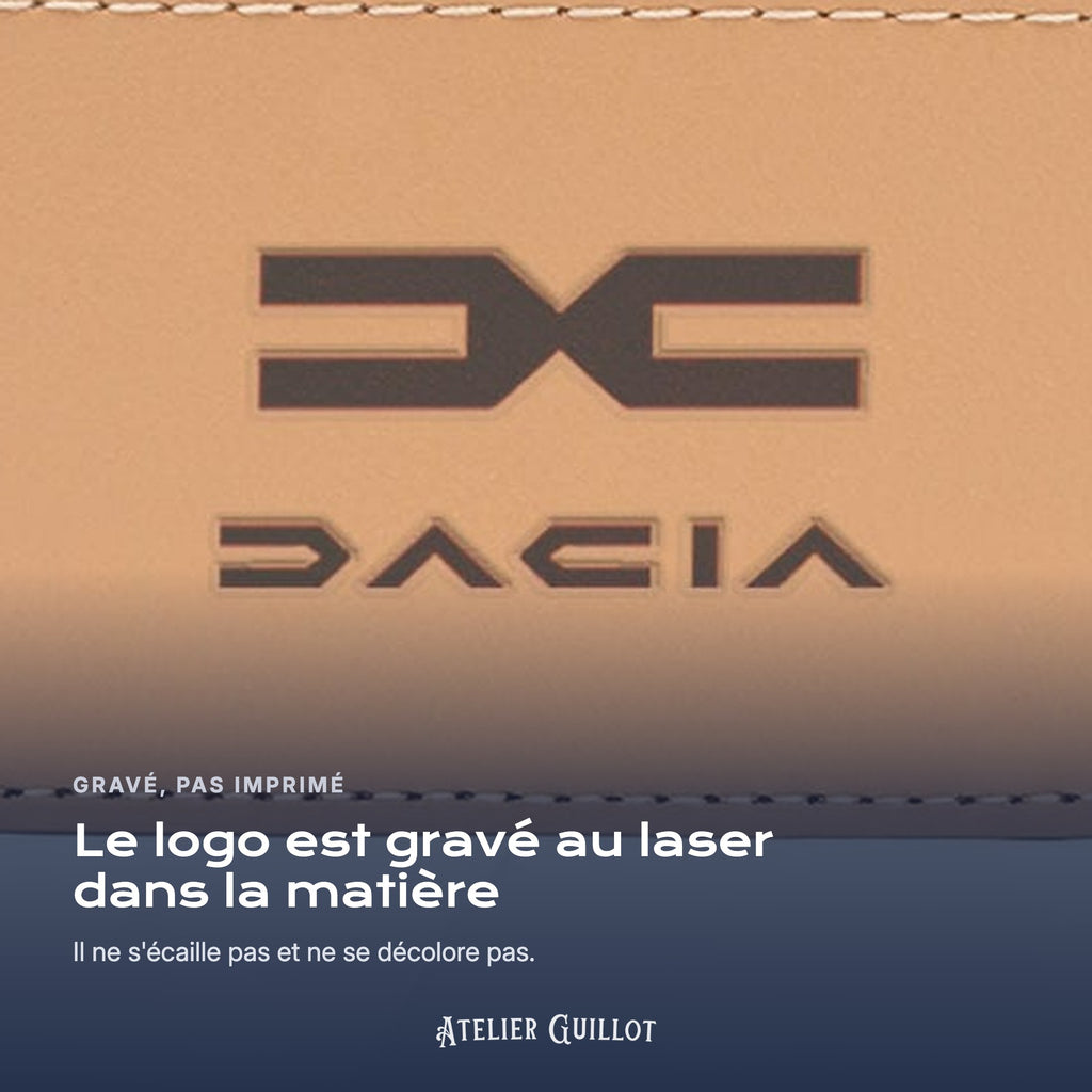 Logo Dacia gravé au laser dans le simili cuir
