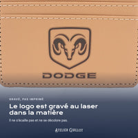 Logo Dodge gravé au laser dans le simili cuir