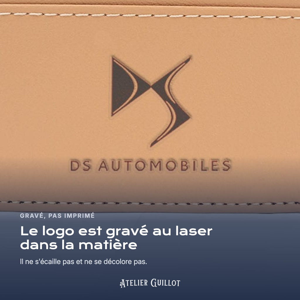 Logo DS Automobiles gravé au laser dans le simili cuir