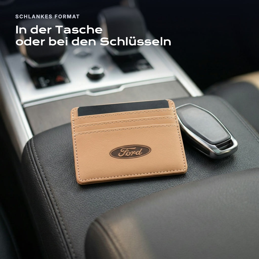 Kartenetui Ford neben einem Schlüssel, schlankes Format