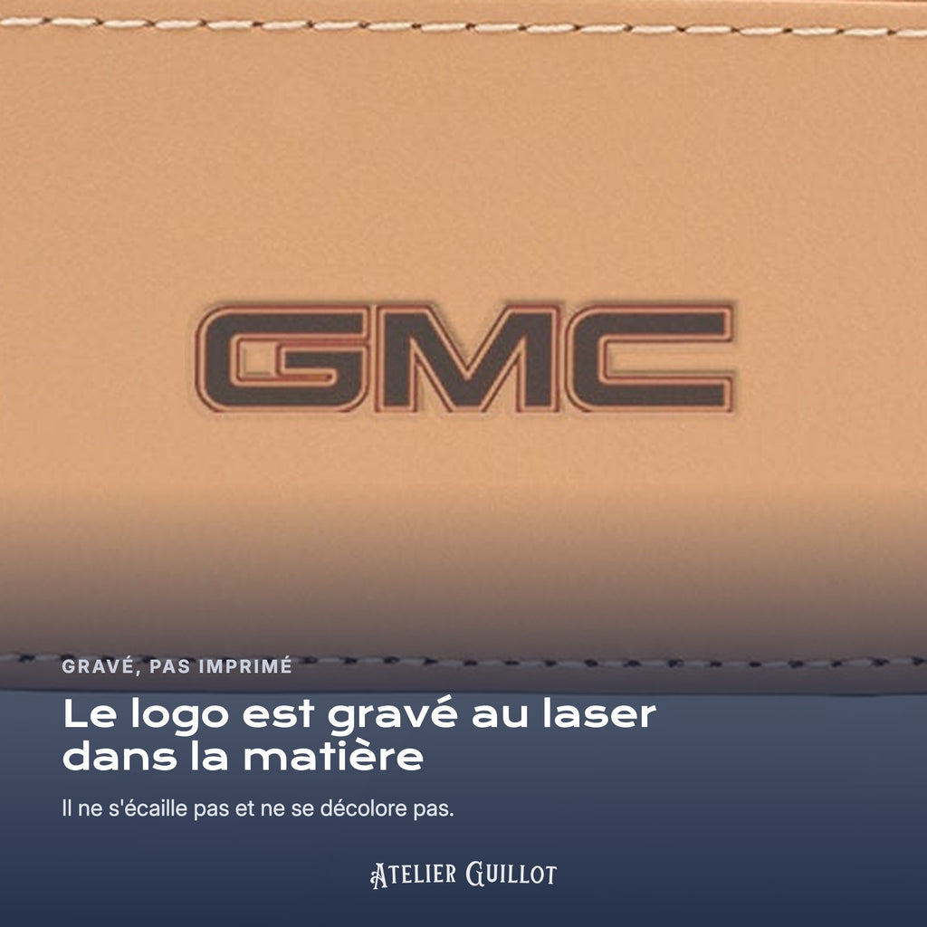 Logo GMC gravé au laser dans le simili cuir