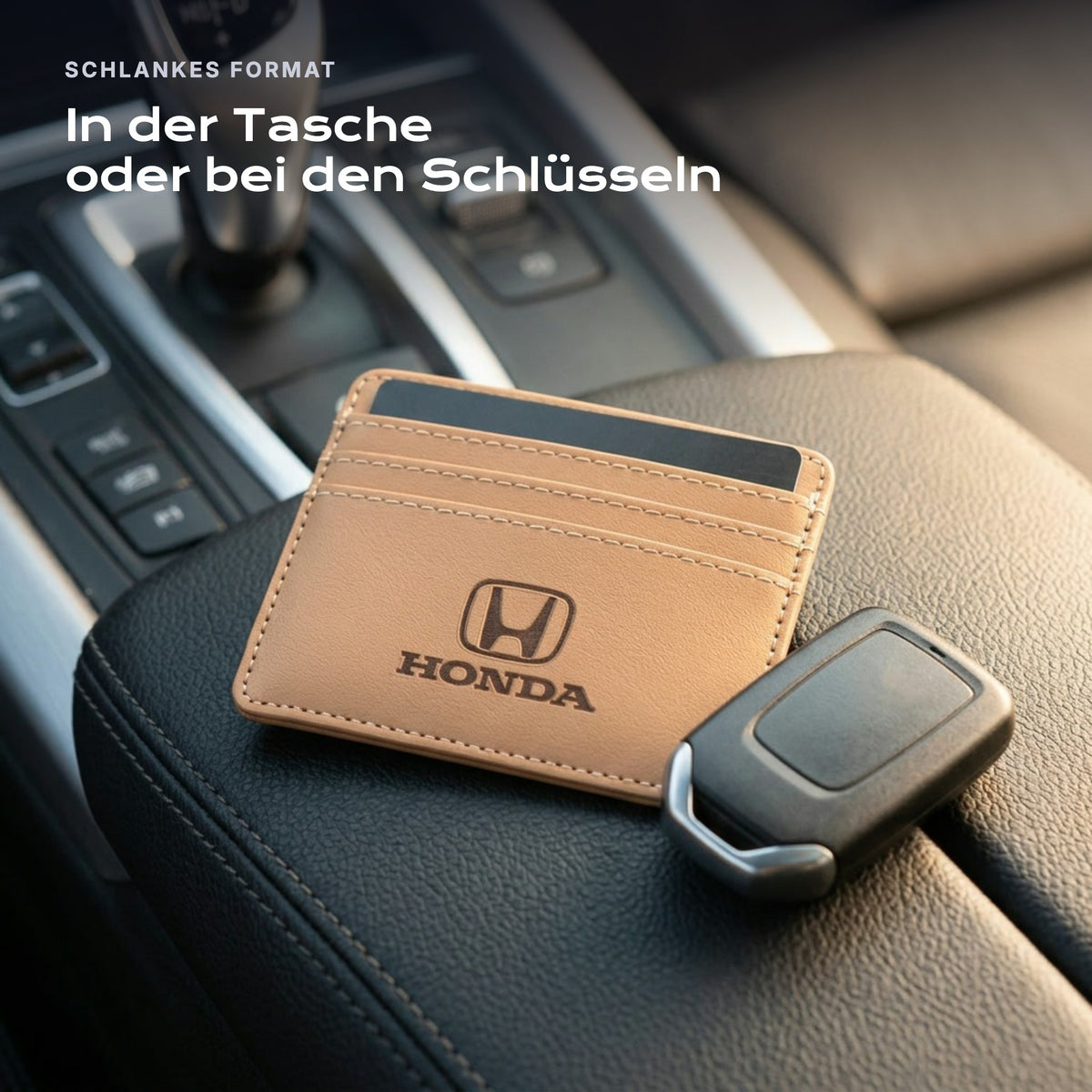 Kartenetui Honda neben einem Schlüssel, schlankes Format