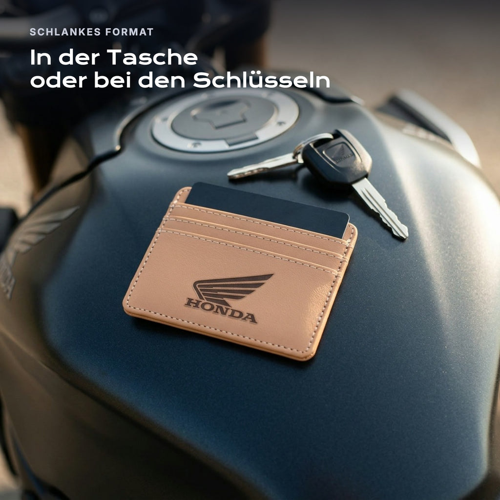 Kartenetui Honda Moto neben einem Schlüssel, schlankes Format
