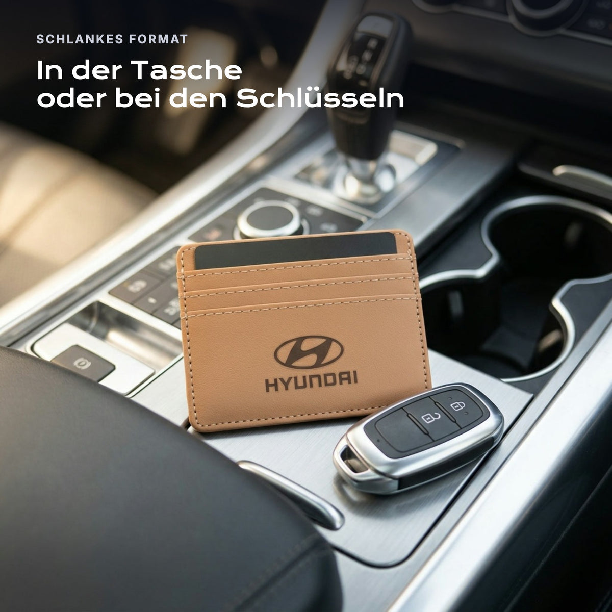 Kartenetui Hyundai neben einem Schlüssel, schlankes Format
