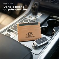 Porte-carte bancaire Hyundai près d'une clé, format slim