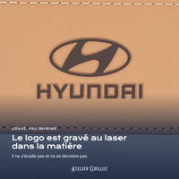Logo Hyundai gravé au laser dans le simili cuir
