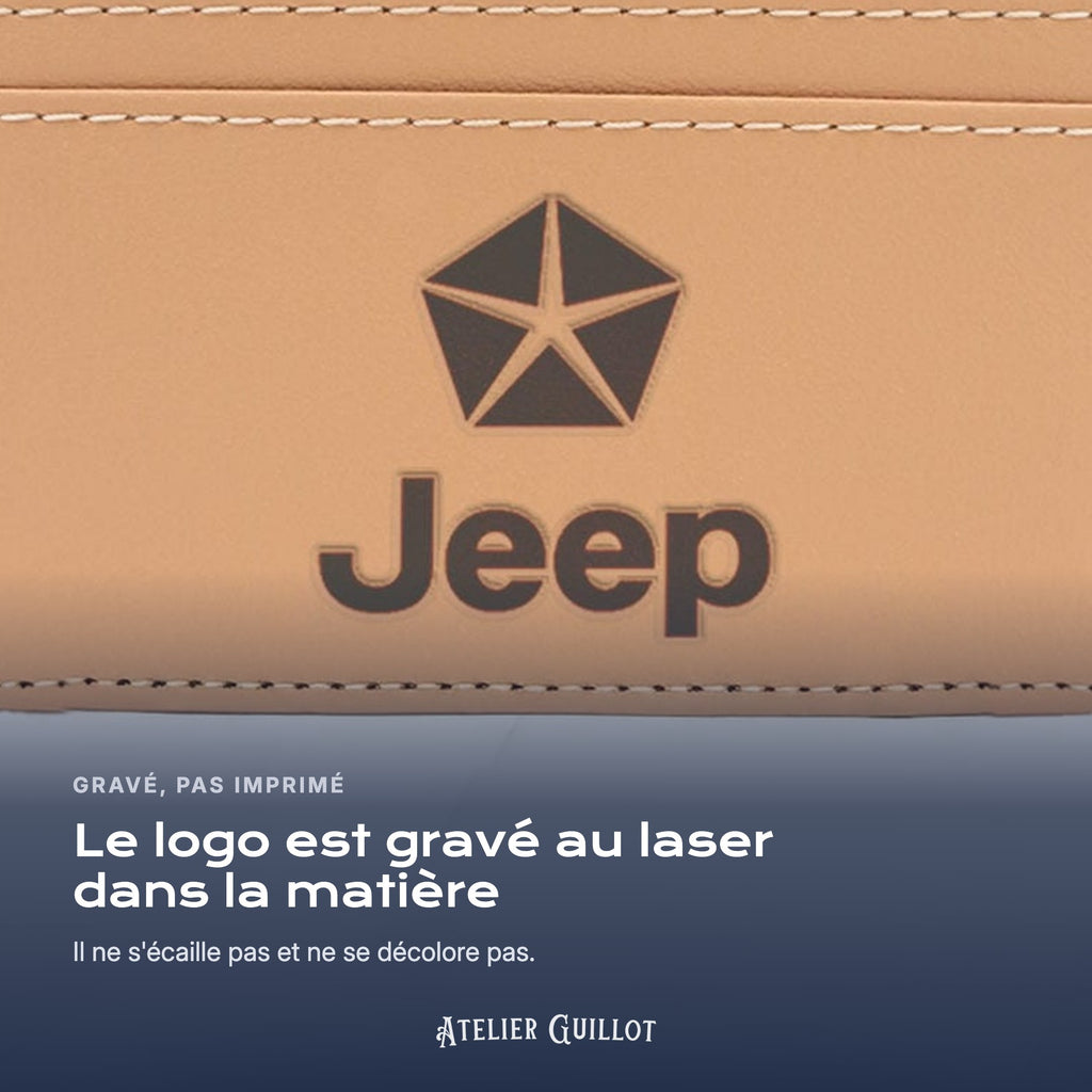 Logo Jeep gravé au laser dans le simili cuir