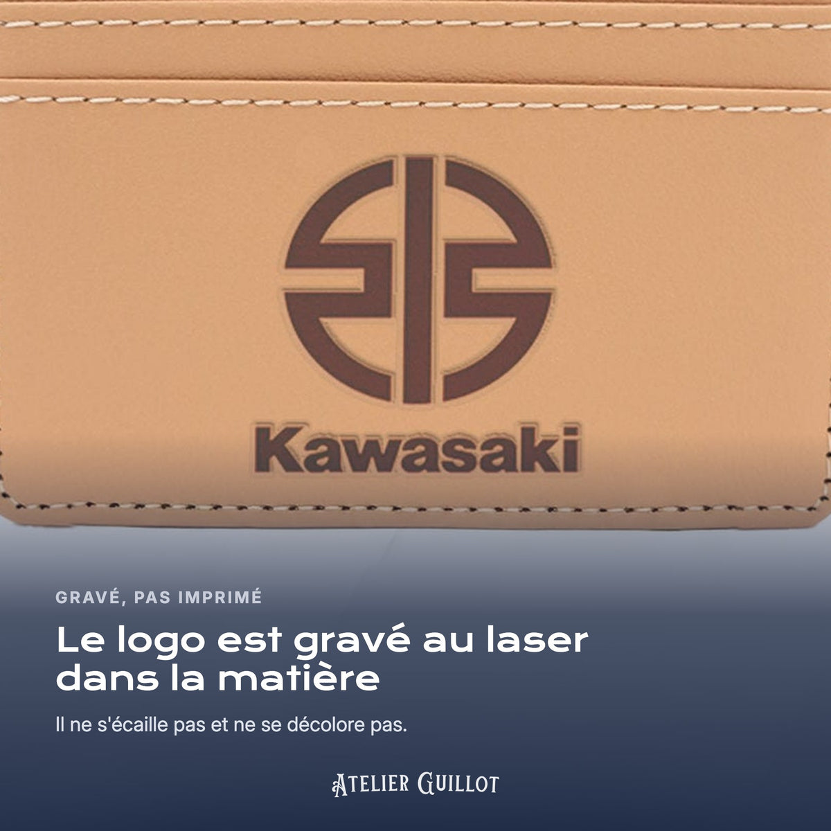 Logo Kawasaki gravé au laser dans le simili cuir