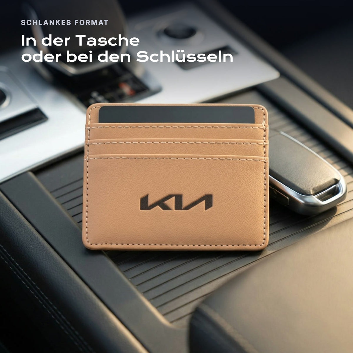 Kartenetui Kia neben einem Schlüssel, schlankes Format