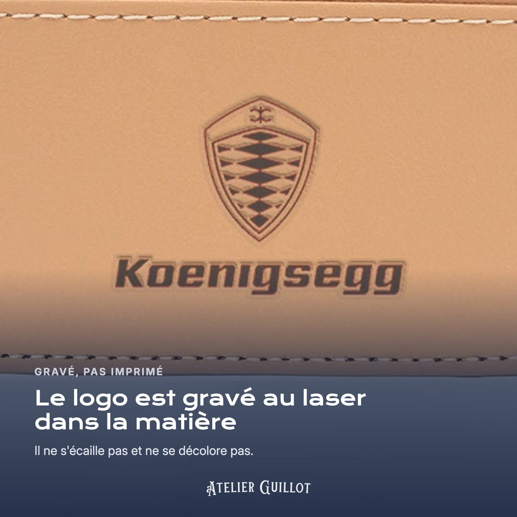 Logo Koenigsegg gravé au laser dans le simili cuir