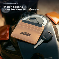 Kartenetui KTM neben einem Schlüssel, schlankes Format
