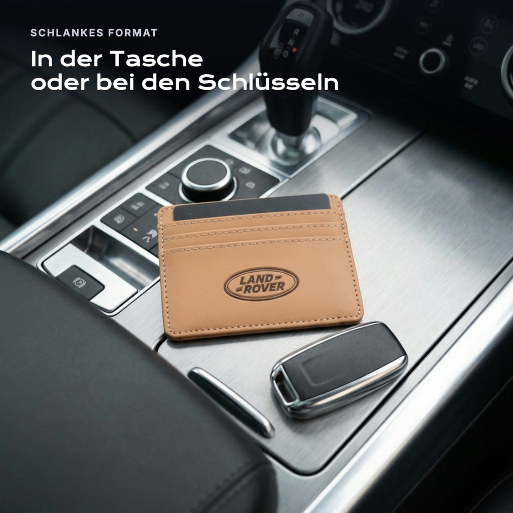 Kartenetui Land Rover neben einem Schlüssel, schlankes Format