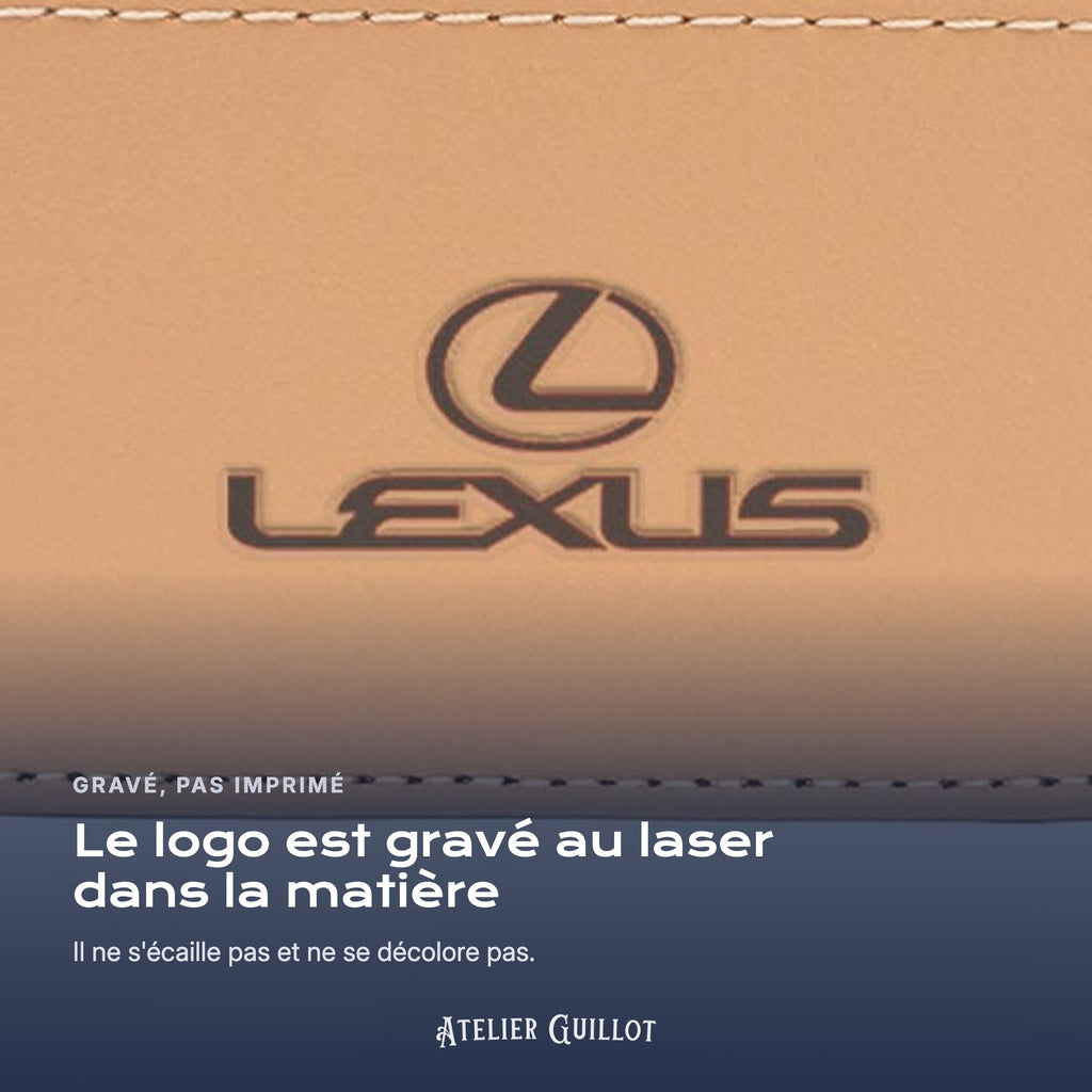 Logo Lexus gravé au laser dans le simili cuir