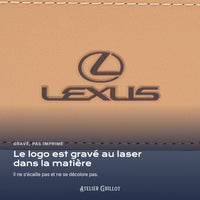 Logo Lexus gravé au laser dans le simili cuir