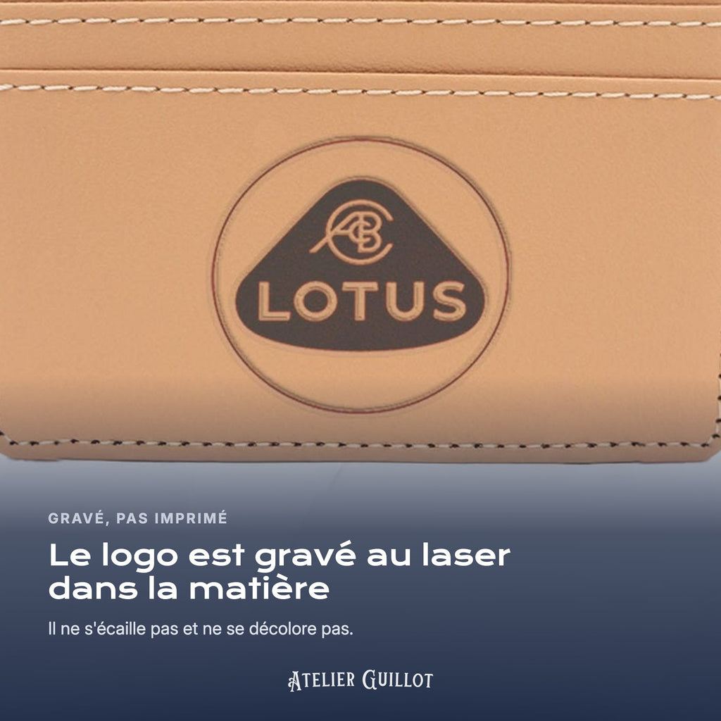 Logo Lotus gravé au laser dans le simili cuir