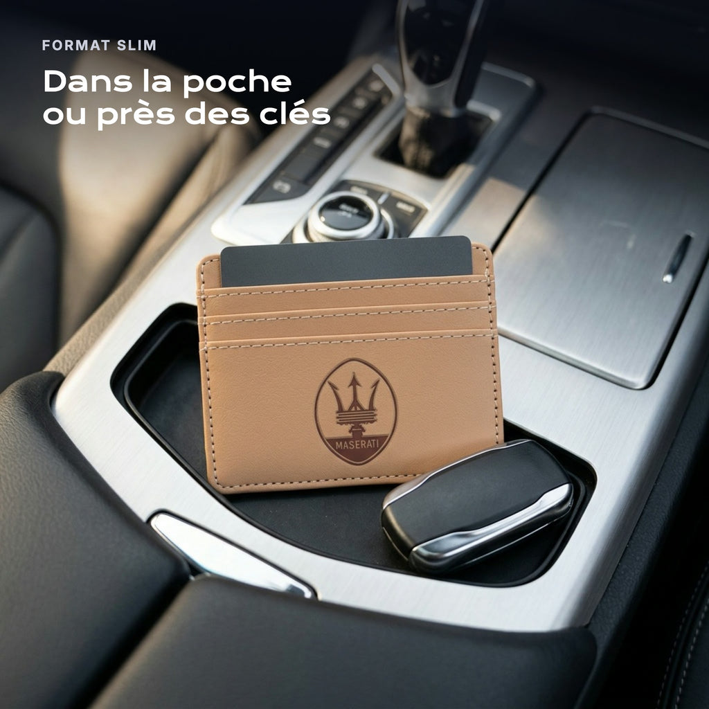 Porte-carte bancaire Maserati près d'une clé, format slim