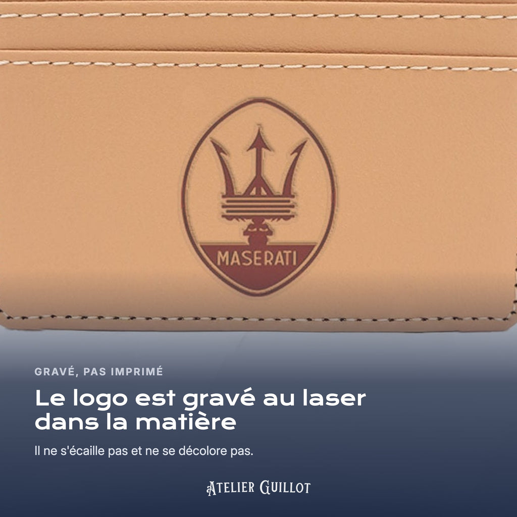 Logo Maserati gravé au laser dans le simili cuir