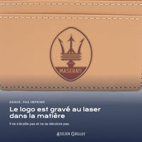 Logo Maserati gravé au laser dans le simili cuir
