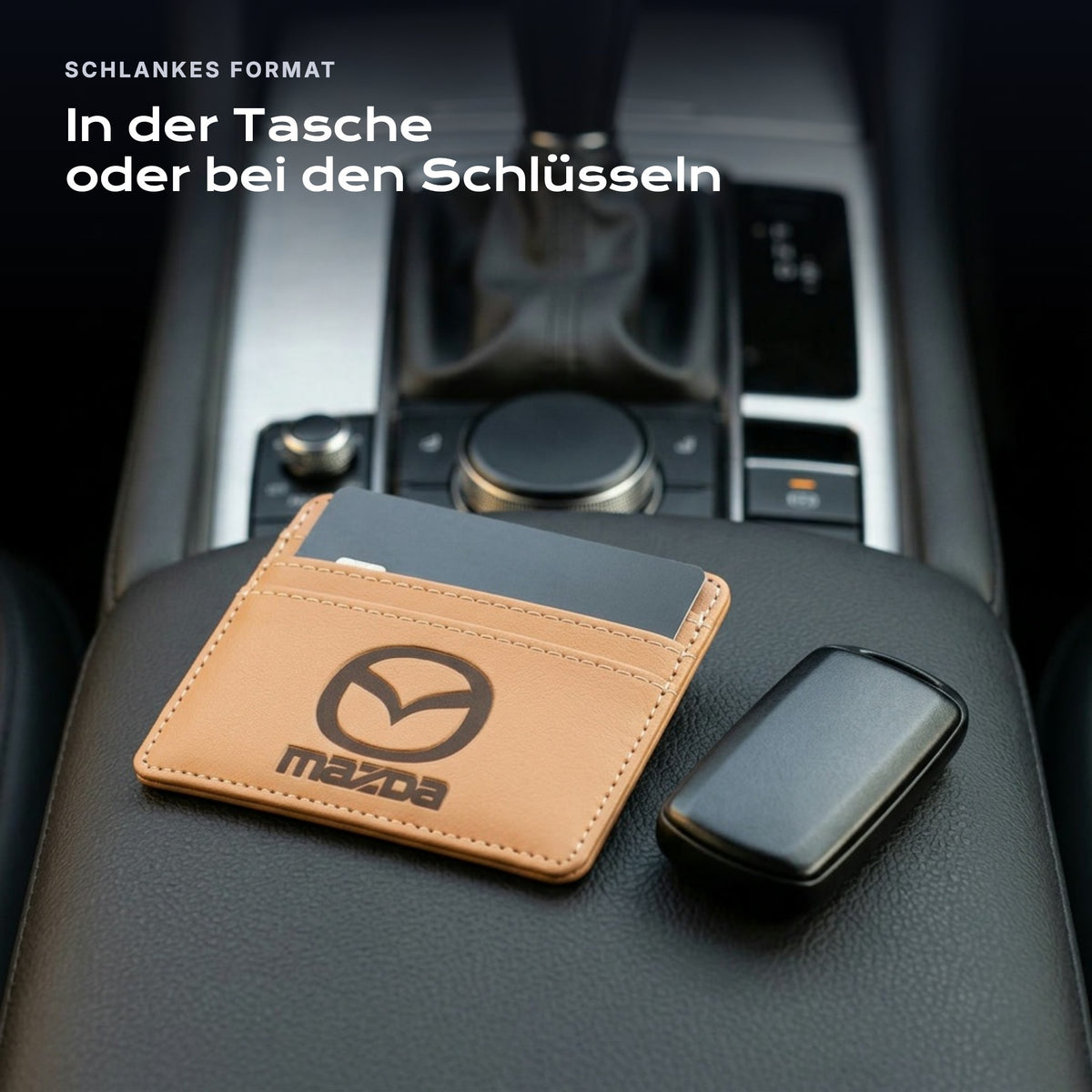 Kartenetui Mazda neben einem Schlüssel, schlankes Format