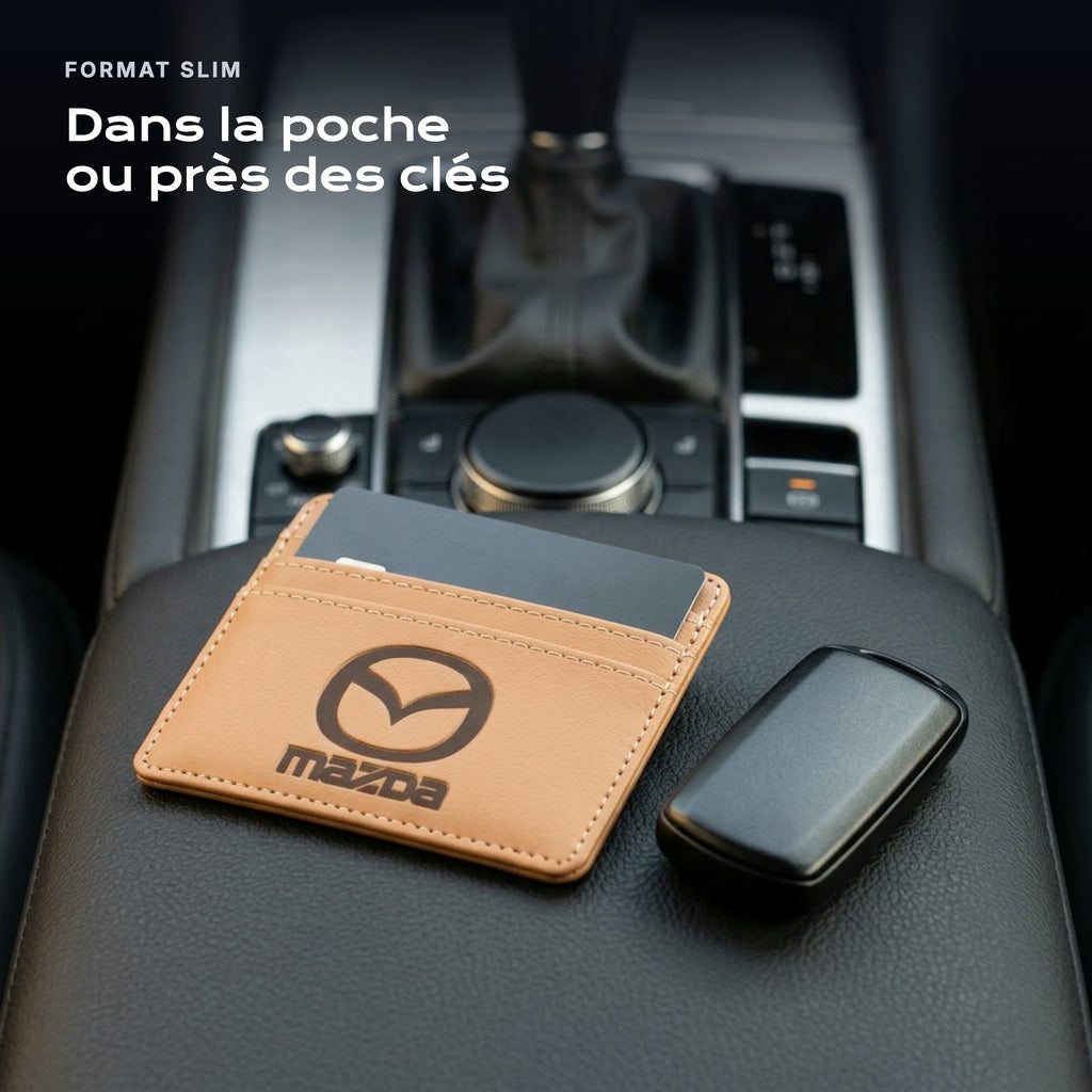 Porte-carte bancaire Mazda près d'une clé, format slim
