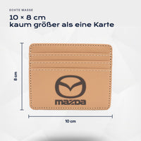 Kartenetui Mazda von Atelier Guillot: 10 × 8 cm, kaum größer als eine Karte